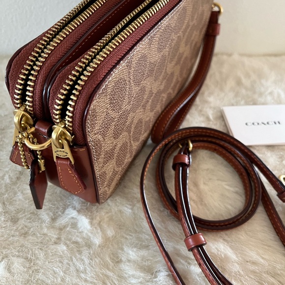 LIKE NEW COACH KIRA CROSSBODY with signature canvas. - Picture 10 of 12